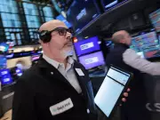 Big Tech Stock Rout Shows Signs of Reversal as Valuation Gap Narrows