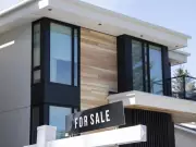 Canadian Home Sales Plunge in January Amid Market Balance