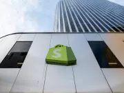 Canadian Tech Titans Hit Hard by AI Disruption Fears: Investment Dilemma