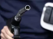 Gas Prices Hit 172.4 Cents per Litre, Prompting Government and Corporate Relief Efforts