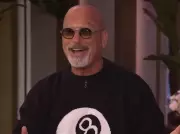 Howie Mandel Apologizes to Kelly Ripa After Tense On-Air Exchange