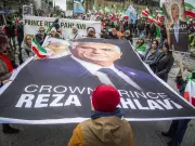 Iranian Protesters March to U.S. Embassy in Ottawa, Back Strikes and Pahlavi
