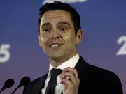 Quebec Liberals Urge Suspension of Constitution Process Until After Election