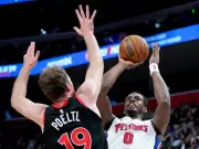 Raptors' Late Rally Falls Short in Detroit Despite Bench Spark