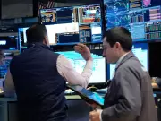 U.S. Stocks Extend Losses Amid War Concerns and Historic Options Expiry