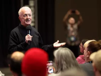 Anthony Daniels at Calgary Expo: 'I Suffered for My Art' as C-3PO in Nine Star Wars Films