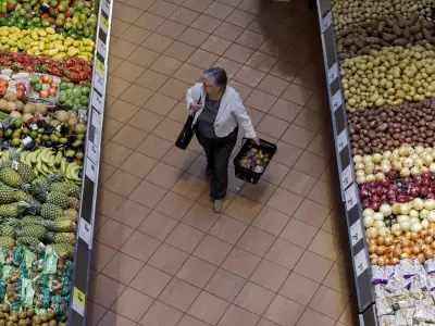 Canadian Consumer Spending Rises for Third Consecutive Month