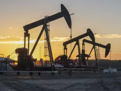 Canadian Oil Refiners Profit as Airlines Cut Flights Amid Fuel Crisis