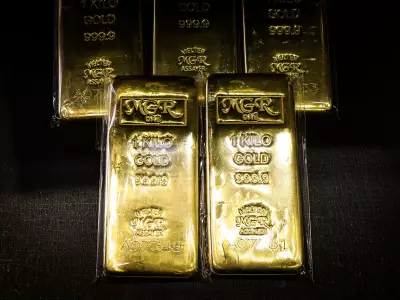 Gold Dips as Iran-U.S. Hormuz Standoff Fuels Inflation Fears