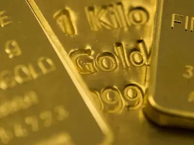Gold Prices Fluctuate as Traders Monitor U.S.-Iran Peace Talks and Economic Data