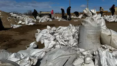 Manitoba First Nation in 'Very Hectic' Race Against Time to Prepare for Spring Flood