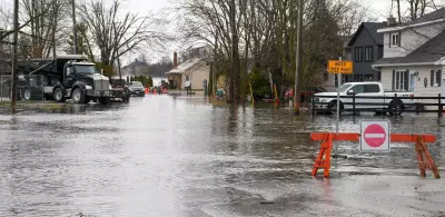 Orillia Faces Mounting Flood Concerns as Emergency Crews Work Tirelessly