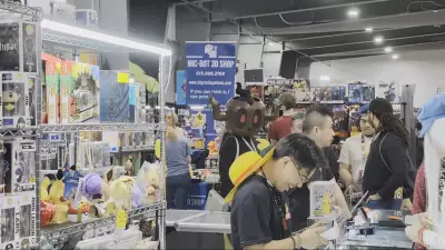 Ottawa Anime Convention Draws Large Crowds with Manga, Games, and Collectibles