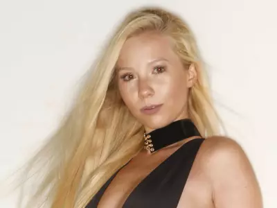 SUNshine Girl Taylor Enjoys Cottage Country and Fishing Adventures