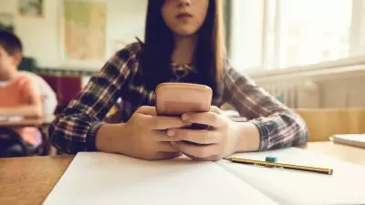 Survey Reveals Only 5% of P.E.I. Students Limit Screen Time to Two Hours Daily