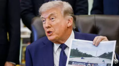 Trump Posts Altered Lincoln Memorial Pool Images, Mentions Obama