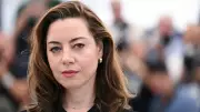 Aubrey Plaza's Pregnancy Sparks Debate on Widowhood and Grieving Timelines
