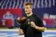 Canadian QB Taylor Elgersma Signs with Winnipeg Blue Bombers, Cites Homecoming