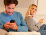 Dear Abby: Friend's wife told my boyfriend to keep her texts a secret