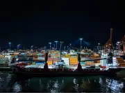 DP World Enhances Salish Sea Gateway with New Mobile Harbour Crane in Vancouver