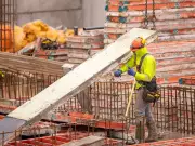 Economists Dismiss Bank of Canada Rate Hike Bets Amid Sluggish Job Market