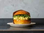 Eggslut Opens First Canadian Location in Toronto, Plans Expansion