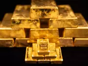 Gold Prices Surge as Iran Opens Strait of Hormuz, Easing War Tensions