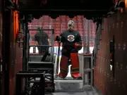 Senators Coach Travis Green Dismisses Social Media Distractions Amid Playoff Push