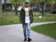 Windsor artist to walk 750 km from Ottawa to Windsor for youth groups