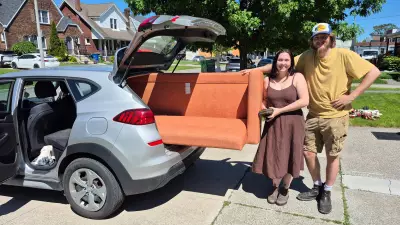 Bargain hunters flock to South Walkerville yard sale for deals