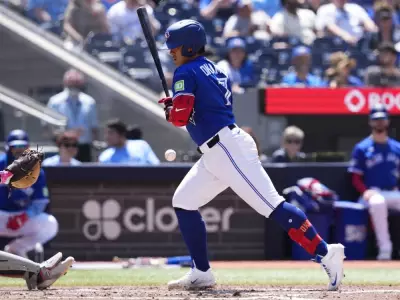 Blue Jays capitalize on Marlins' baserunning errors, win 2-1