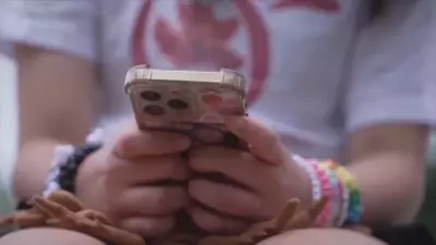 Canadian Parents Question Australia-Style Social Media Ban for Youth