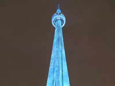 CN Tower Frozen by Drake's Light Show: A Toronto Spectacle