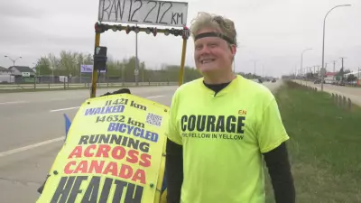 'Fellow in Yellow' stops in Edmonton on cross-Canada run back east