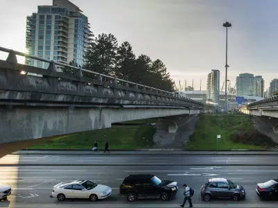 Georgia Viaduct Closure in Vancouver Set for Saturday for Crane Removal