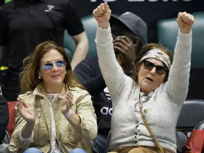 Margaret Trudeau, Sophie Grégoire attend Xavier Trudeau's halftime show