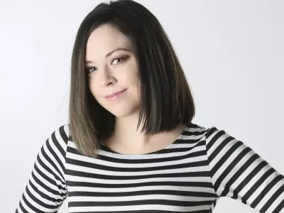 Meet SUNshine Girl Candice: Cat Mama and Concert Lover