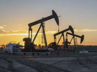 Oil Rebounds as Strikes Near Hormuz Muddy Iran Deal Outlook
