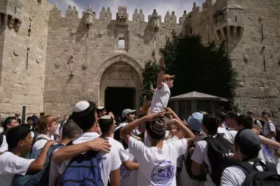 Ultranationalist Jews Chant Racist Slogans at Jerusalem Day March
