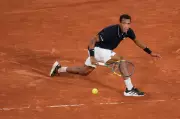 Auger-Aliassime Advances at French Open; Mboko Eliminated