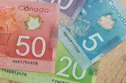 Canadian Dollar Weakens for Seventh Straight Day as Yield Spreads Widen