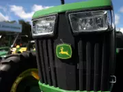 Deere Shares Fall as Farm Challenges Persist on Iran War Costs