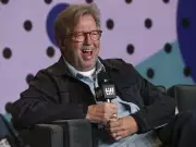 Eric Clapton Skips Encore After Fan Throws Object at Him in Madrid