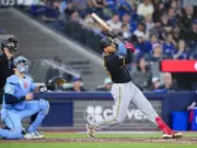 Pirates negotiate with young fan for Valdez's first home run ball