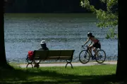 Summer Weather Arrives in Toronto for Victoria Day Long Weekend