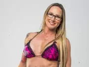 SUNshine Girl Mandie Returns: A Down-to-Earth Country Gal