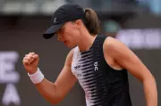 Swiatek Dominates Pegula in Straight Sets at Italian Open Semifinals