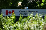 Tax Refund Delays Strain Single Canadian Mother, Warns Economist
