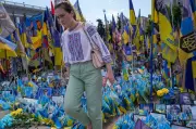 Ukrainian Protesters in Kyiv Urge Veto of Bill on Missing Soldiers