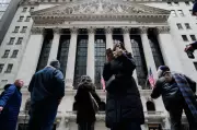 Wall Street Mixed, Oil Steady as Trump Meets Xi in China